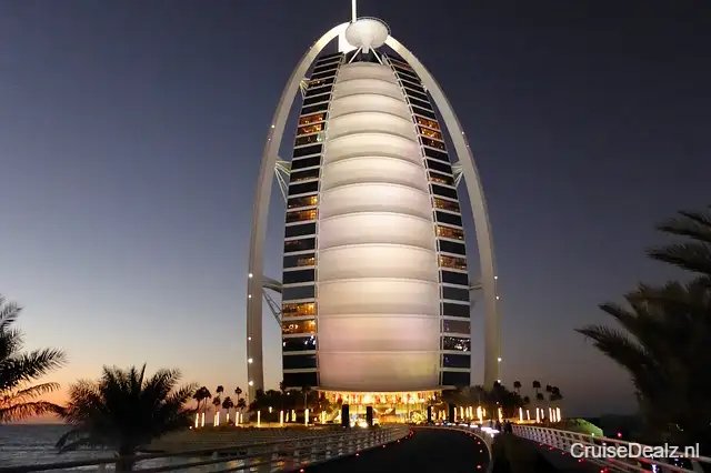 Top deal cruise Dubai 🛳️ 17 Dagen met de Queen Anne